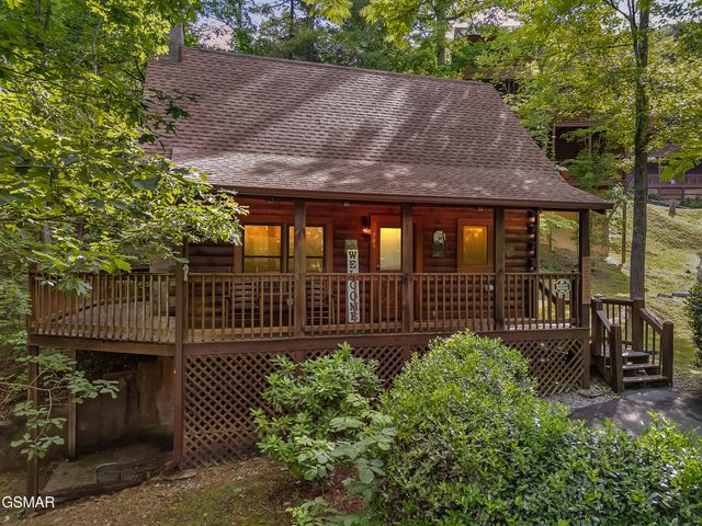 709 Gray Hawk Way, Pigeon Forge, TN 37863