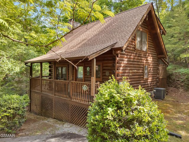 709 Gray Hawk Way, Pigeon Forge, TN 37863