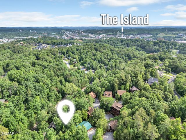 709 Gray Hawk Way, Pigeon Forge, TN 37863