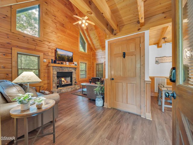 709 Gray Hawk Way, Pigeon Forge, TN 37863