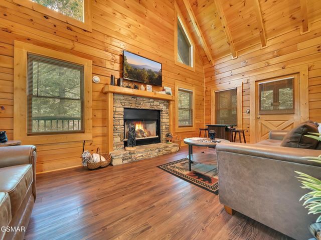 709 Gray Hawk Way, Pigeon Forge, TN 37863