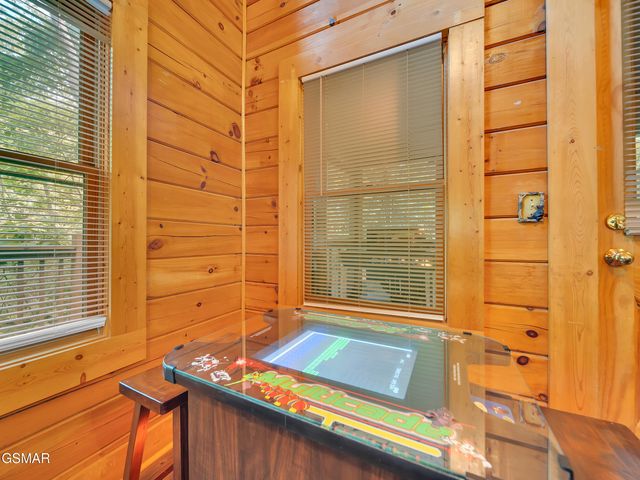 709 Gray Hawk Way, Pigeon Forge, TN 37863