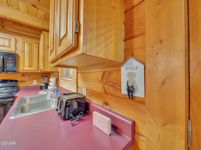 709 Gray Hawk Way, Pigeon Forge, TN 37863