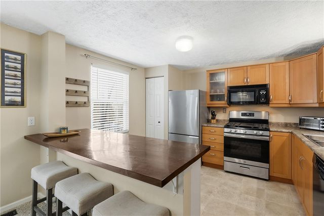 2518 Hawthorne Dr, North Fayette, PA 15071