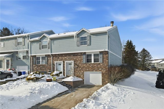 2518 Hawthorne Dr, North Fayette, PA 15071