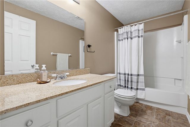 2518 Hawthorne Dr, North Fayette, PA 15071