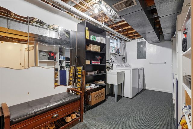 2518 Hawthorne Dr, North Fayette, PA 15071