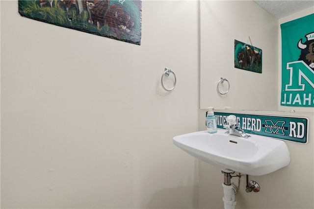 2518 Hawthorne Dr, North Fayette, PA 15071