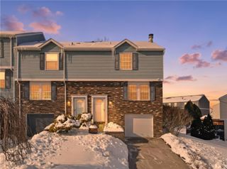 2518 Hawthorne Dr, North Fayette, PA 15071