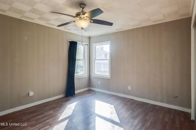 2704 Pine Avenue, Gulfport, MS 39501