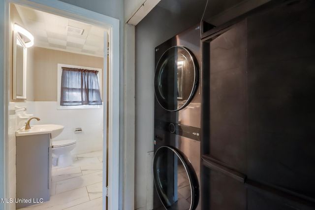 2704 Pine Avenue, Gulfport, MS 39501