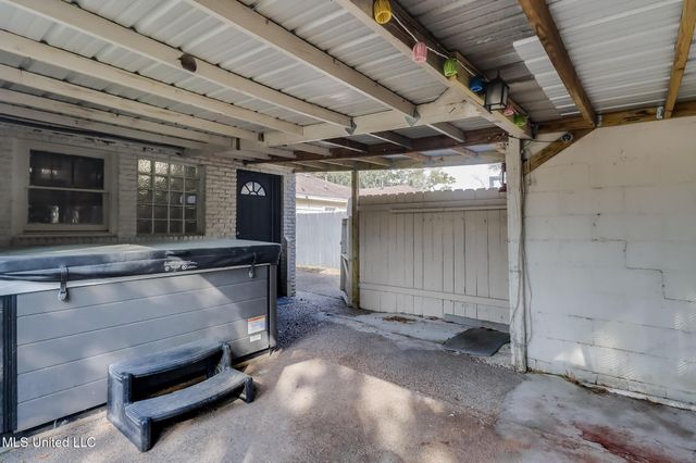 2704 Pine Avenue, Gulfport, MS 39501