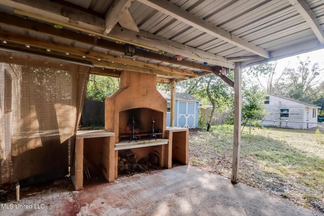 2704 Pine Avenue, Gulfport, MS 39501