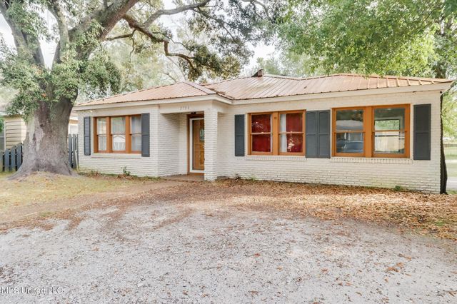 2704 Pine Avenue, Gulfport, MS 39501
