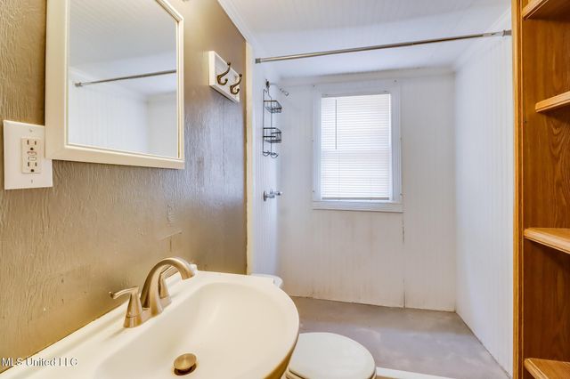 2704 Pine Avenue, Gulfport, MS 39501