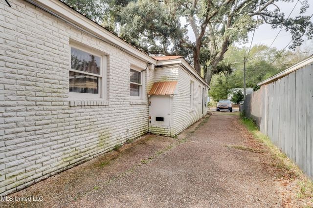 2704 Pine Avenue, Gulfport, MS 39501