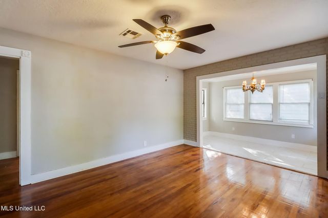 2704 Pine Avenue, Gulfport, MS 39501