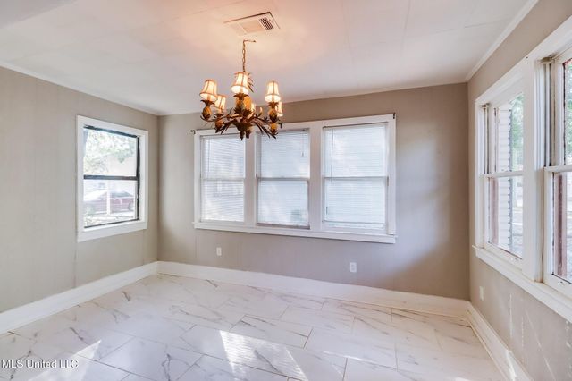 2704 Pine Avenue, Gulfport, MS 39501