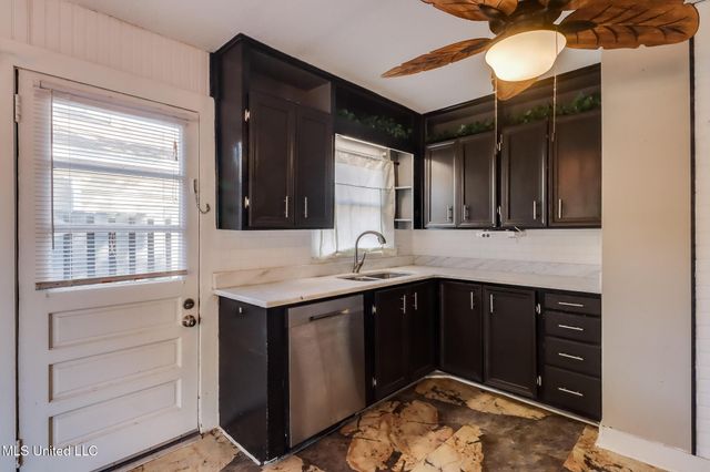 2704 Pine Avenue, Gulfport, MS 39501