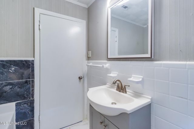 2704 Pine Avenue, Gulfport, MS 39501