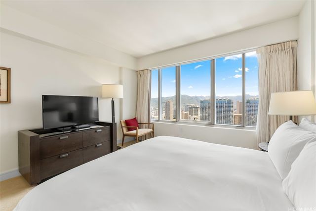 223 Saratoga Road 3501, Honolulu, HI 96815