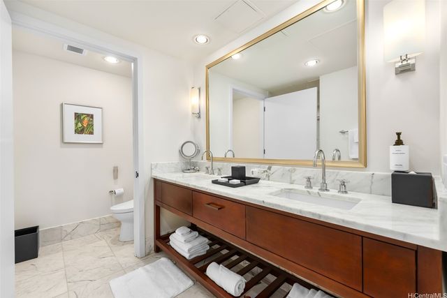 223 Saratoga Road 3501, Honolulu, HI 96815