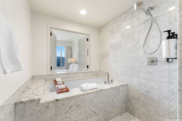 223 Saratoga Road 3501, Honolulu, HI 96815