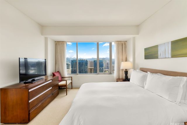 223 Saratoga Road 3501, Honolulu, HI 96815