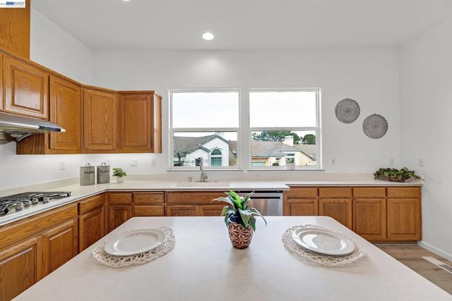 22 Buena Vista Rd, South San Francisco, CA 94080