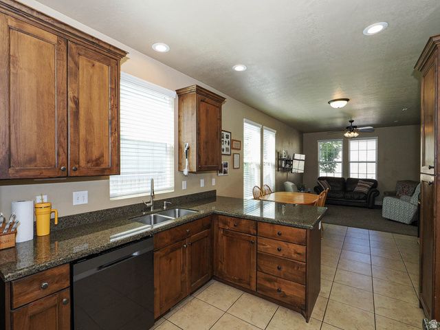 10326 S MILLERTON DR, South Jordan, UT 84009