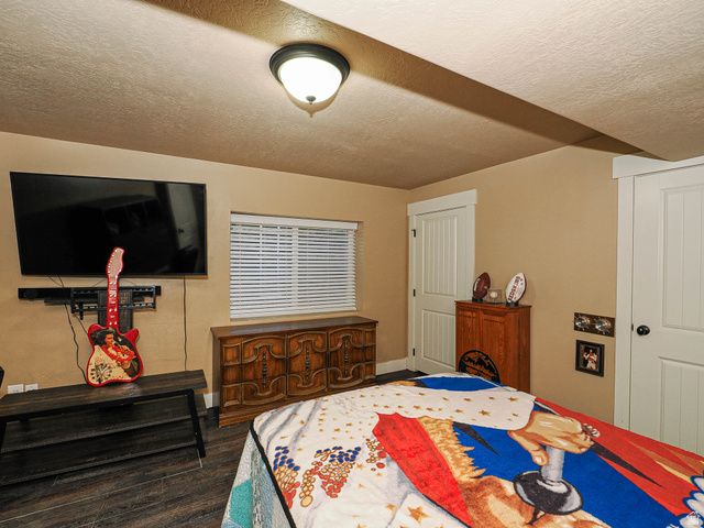 10326 S MILLERTON DR, South Jordan, UT 84009