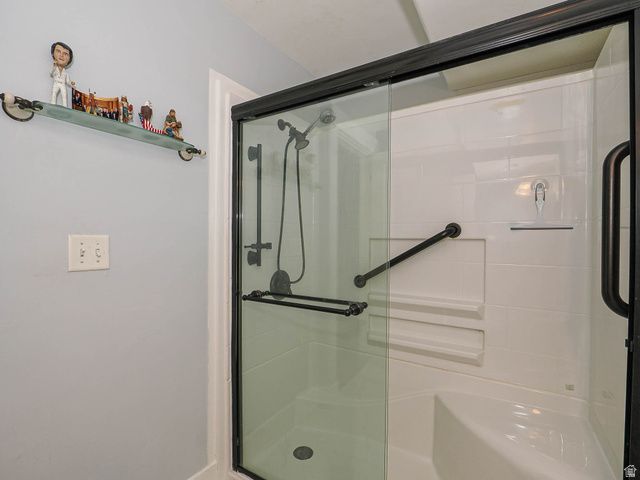 10326 S MILLERTON DR, South Jordan, UT 84009