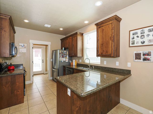 10326 S MILLERTON DR, South Jordan, UT 84009