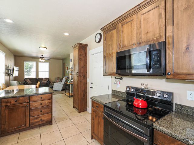 10326 S MILLERTON DR, South Jordan, UT 84009