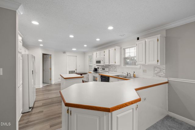 2850 Sanderford Road, Raleigh, NC 27610