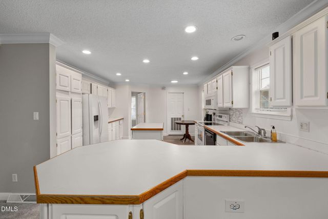 2850 Sanderford Road, Raleigh, NC 27610