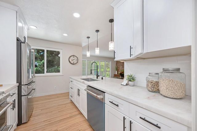 813 Columbia Dr, Sacramento, CA 95864
