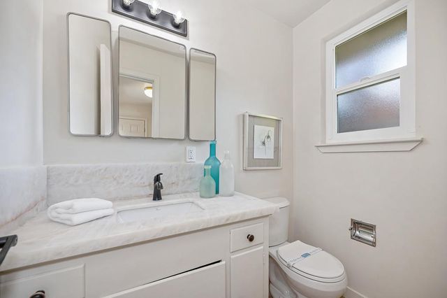 813 Columbia Dr, Sacramento, CA 95864
