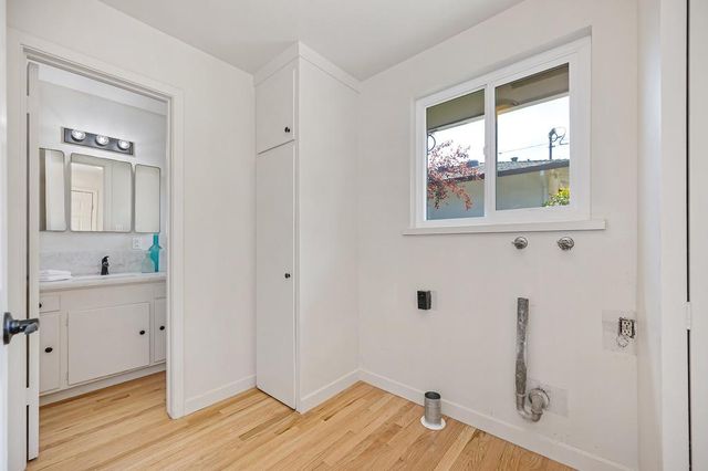 813 Columbia Dr, Sacramento, CA 95864