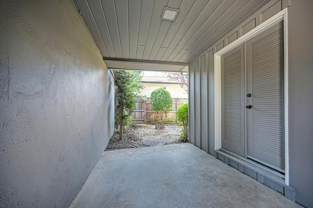 813 Columbia Dr, Sacramento, CA 95864