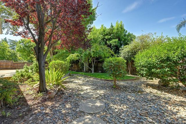 813 Columbia Dr, Sacramento, CA 95864