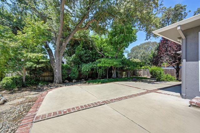 813 Columbia Dr, Sacramento, CA 95864