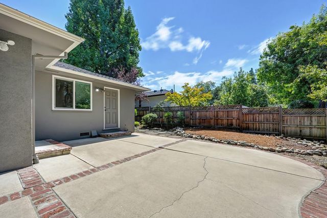 813 Columbia Dr, Sacramento, CA 95864