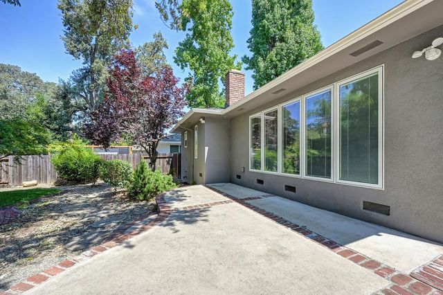 813 Columbia Dr, Sacramento, CA 95864