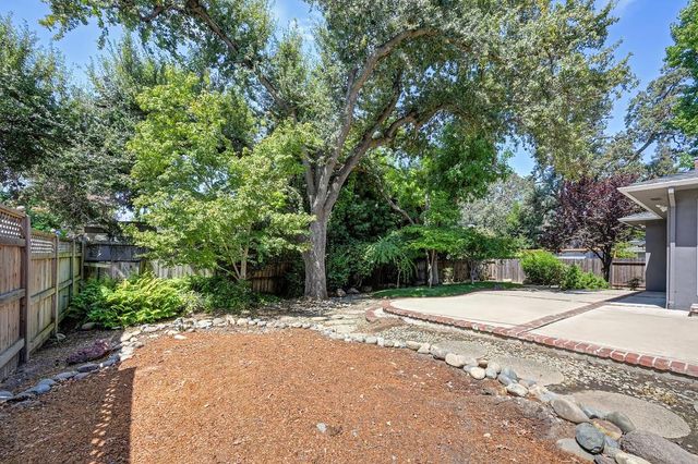 813 Columbia Dr, Sacramento, CA 95864