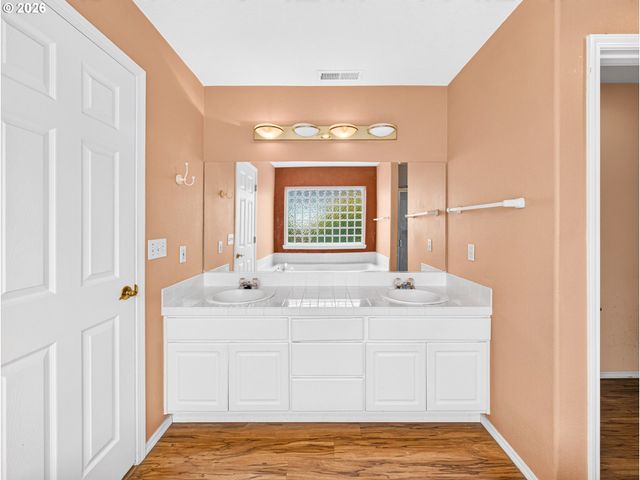 8577 Sw BELLFLOWER St, Portland, OR 97224