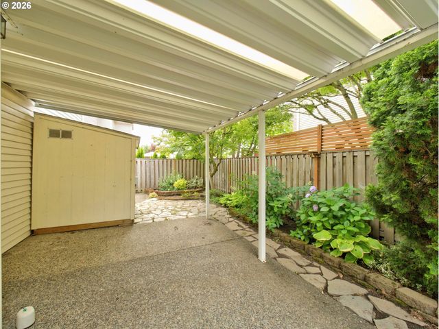 8577 Sw BELLFLOWER St, Portland, OR 97224