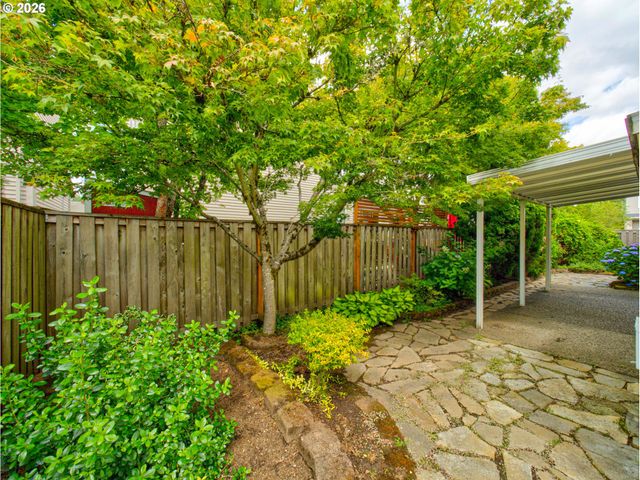 8577 Sw BELLFLOWER St, Portland, OR 97224