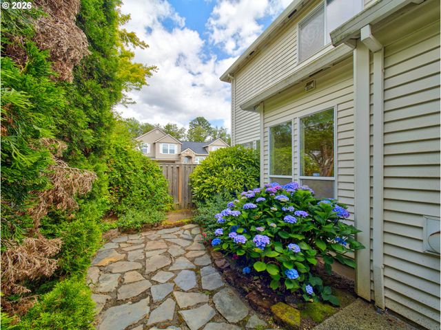 8577 Sw BELLFLOWER St, Portland, OR 97224