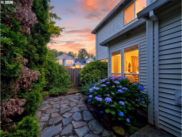 8577 Sw BELLFLOWER St, Portland, OR 97224
